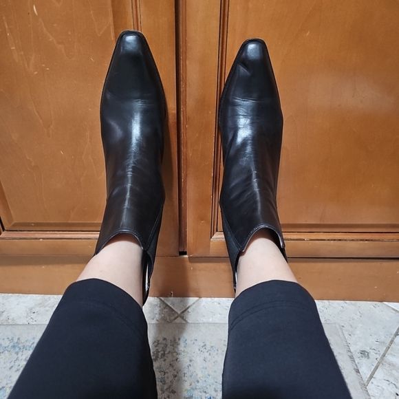 Michael Kors Leather  Mid Heel Ankle Boots Size 8M - Picture 3 of 10